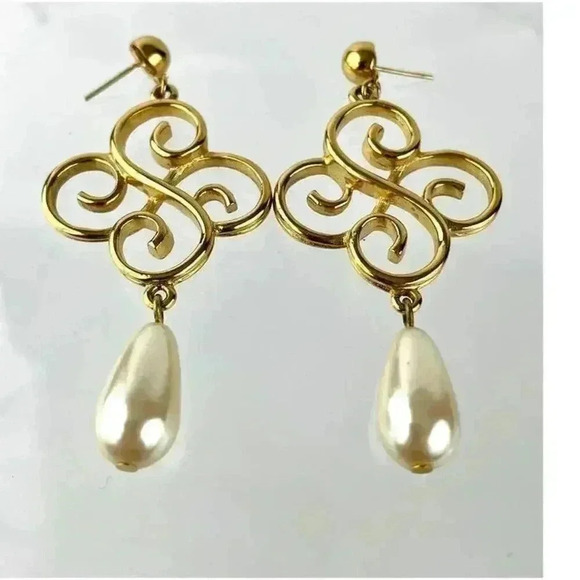 VTG Gold Tone Swirl Design Pearl Dangle Earrings - Picture 1 of 11